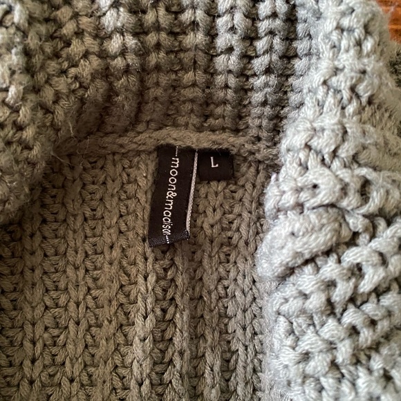 ✰ Moon & Madison Cowl Sweater Sage Green Large ✰ - Picture 2 of 2